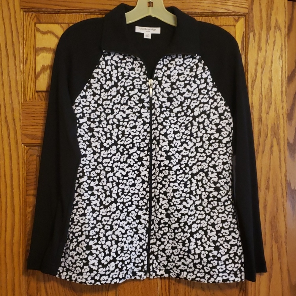 Black & white knit zip up jacket